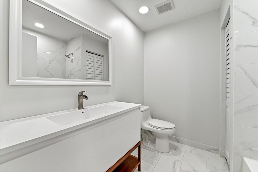 Corner unit villa features 2 bed, 2 bath, large den (could be a - photo 21
