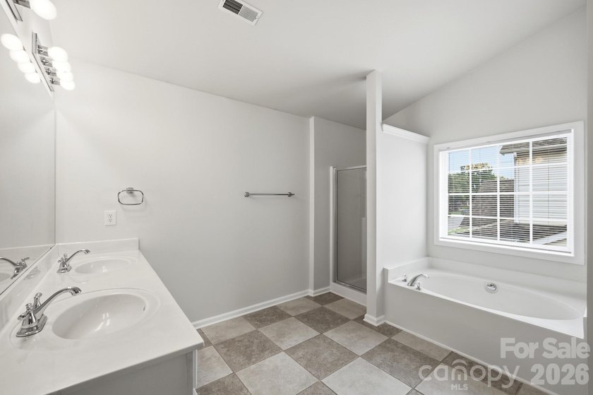 Welcome to this beautifully updated 5-bedroom, 3-bathroom home - photo 26