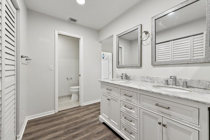 Corner unit villa features 2 bed, 2 bath, large den (could be a - photo 30