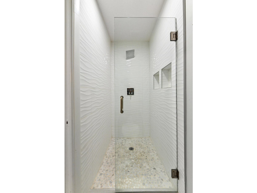 Corner unit villa features 2 bed, 2 bath, large den (could be a - photo 31