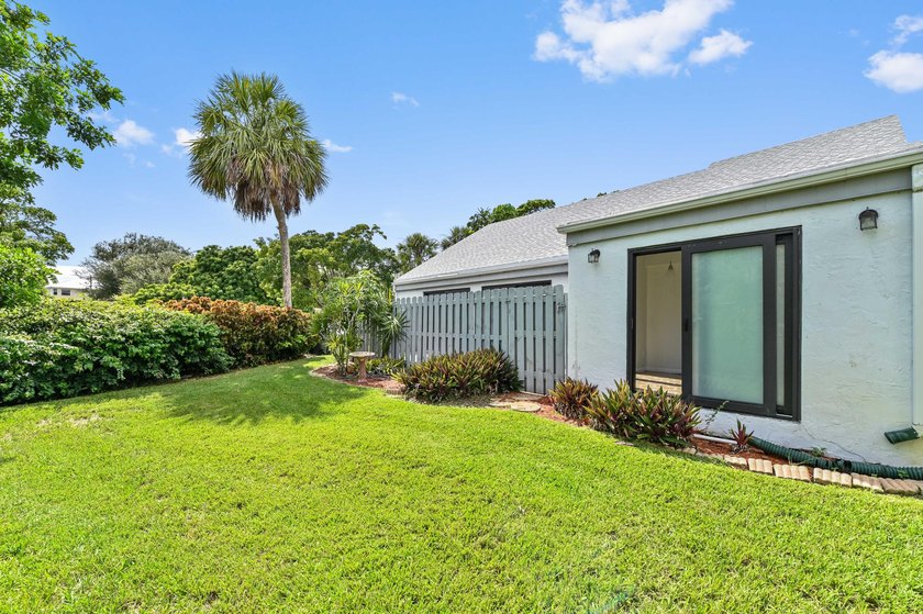Corner unit villa features 2 bed, 2 bath, large den (could be a - photo 34