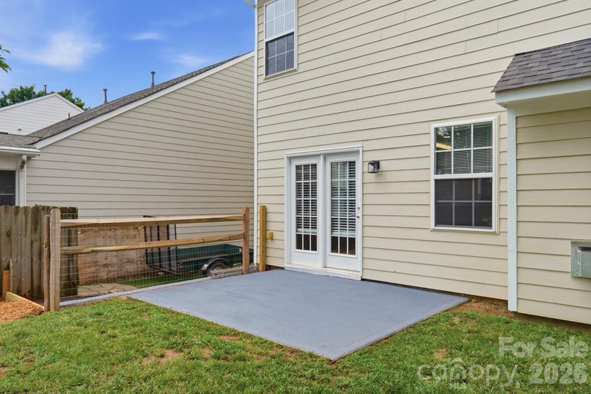 Welcome to this beautifully updated 5-bedroom, 3-bathroom home - photo 37