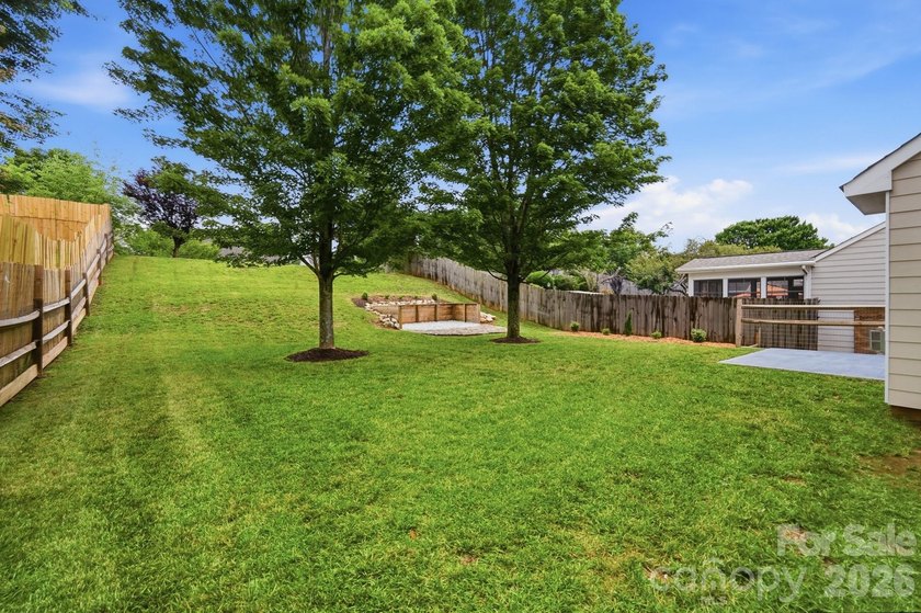 Welcome to this beautifully updated 5-bedroom, 3-bathroom home - photo 38