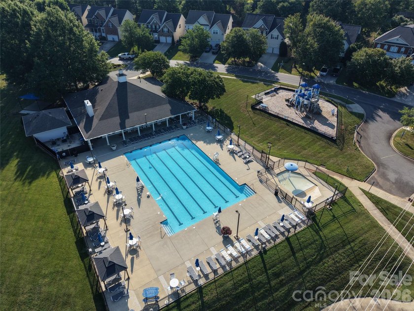 Welcome to this beautifully updated 5-bedroom, 3-bathroom home - photo 44
