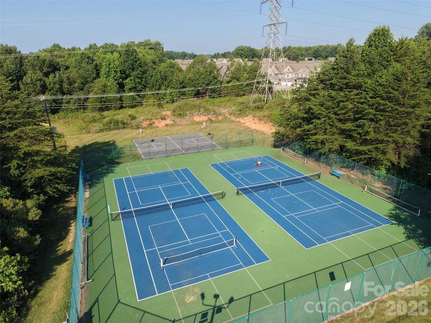 Welcome to this beautifully updated 5-bedroom, 3-bathroom home - photo 46