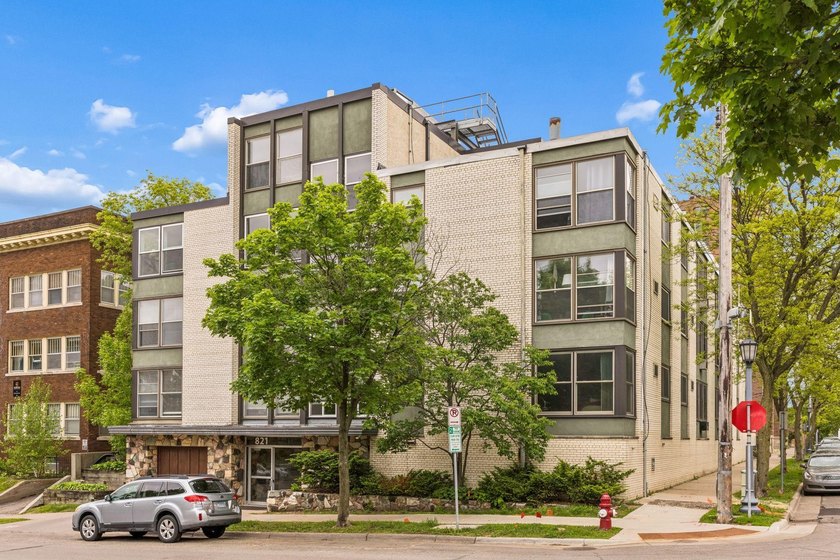 Welcome to the Lowry Hill Park Condominiums! Located directly - photo 3