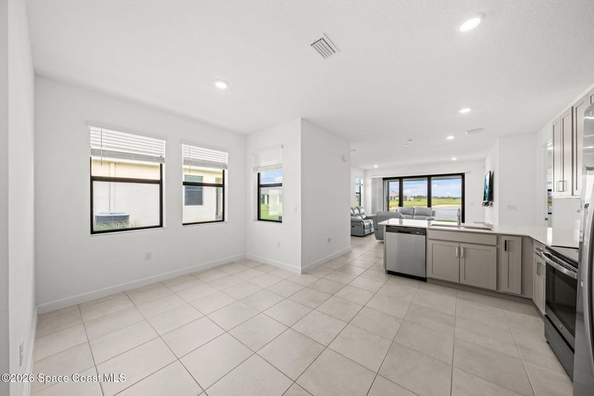 AMAZING price on this villa in the maintenance-free, luxury - photo 6