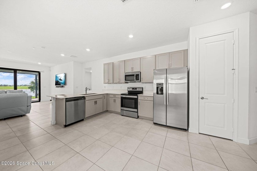 AMAZING price on this villa in the maintenance-free, luxury - photo 8