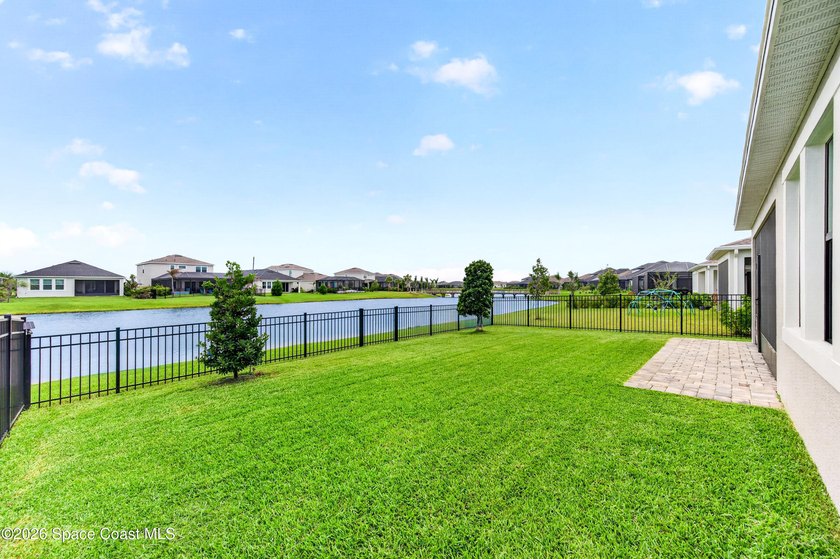 PANGEA PARK LAKEFRONT GEM IN WEST VIERA! Stunning 4-bedroom, 2 - photo 7