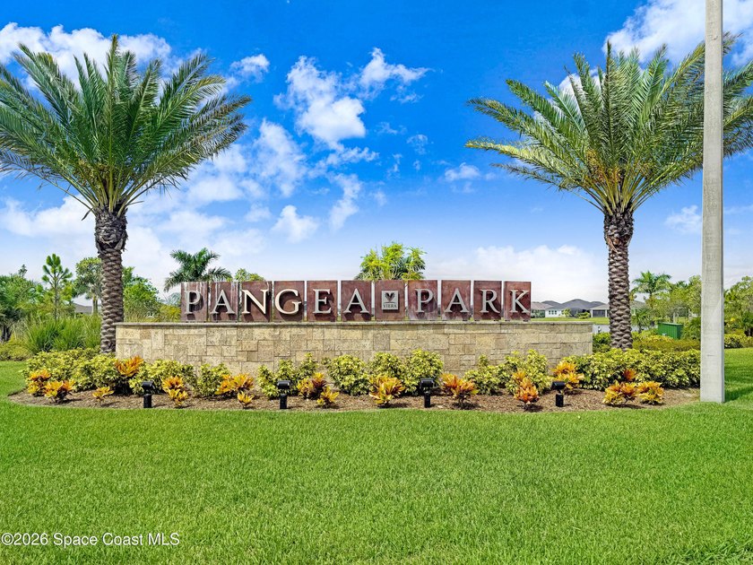 PANGEA PARK LAKEFRONT GEM IN WEST VIERA! Stunning 4-bedroom, 2 - photo 9