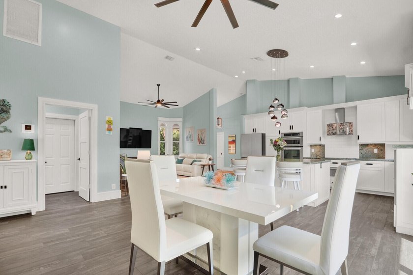 Experience the charm of a Key West-inspired retreat in the heart - photo 14
