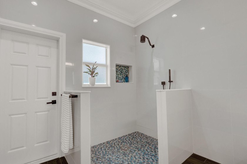 Experience the charm of a Key West-inspired retreat in the heart - photo 32