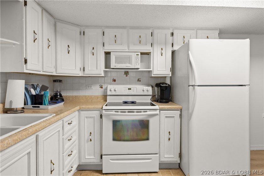Have you always dreamed of owning a lakefront home? Seize this - photo 11