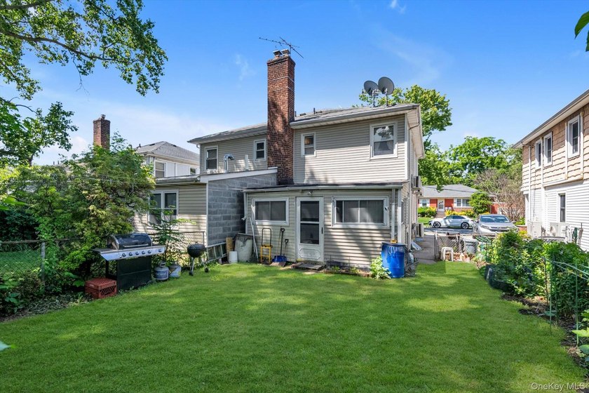 Prime Bayside Single Family Brick Semi Attached , Walk to - photo 15