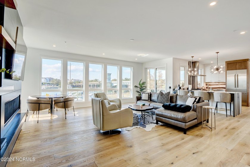 Experience modern waterfront luxury with some of the most - photo 17