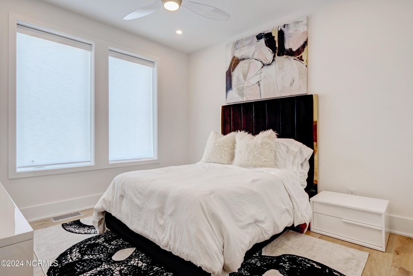 Experience modern waterfront luxury with some of the most - photo 24