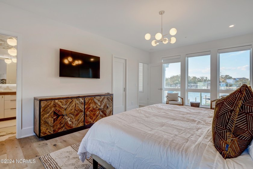 Experience modern waterfront luxury with some of the most - photo 35
