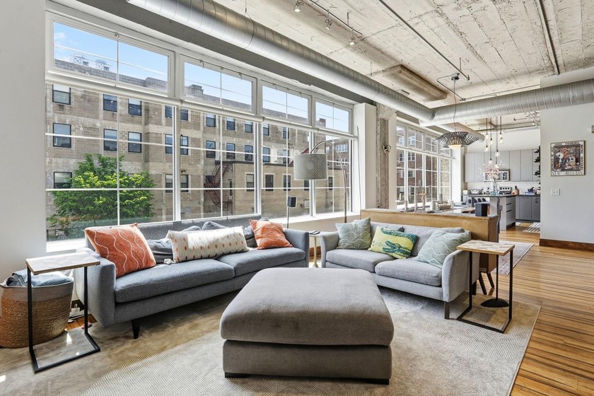 This is exactly what North Loop loft living should feel like - photo 6