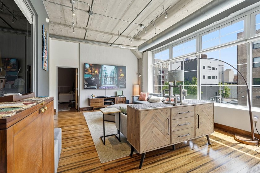 This is exactly what North Loop loft living should feel like - photo 7