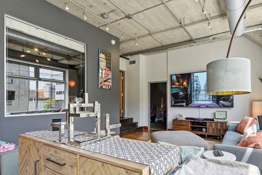 This is exactly what North Loop loft living should feel like - photo 8
