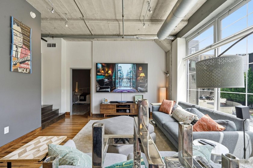 This is exactly what North Loop loft living should feel like - photo 9