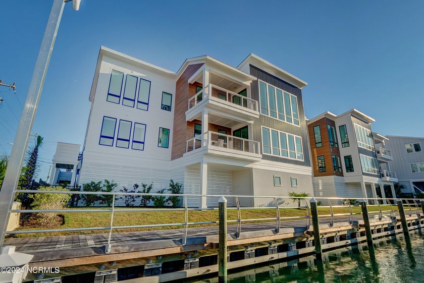 Experience modern waterfront luxury with some of the most - photo 48