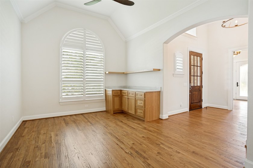 Welcome home to this stunning, move-in ready Huntington home - photo 5