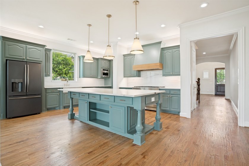 Welcome home to this stunning, move-in ready Huntington home - photo 8