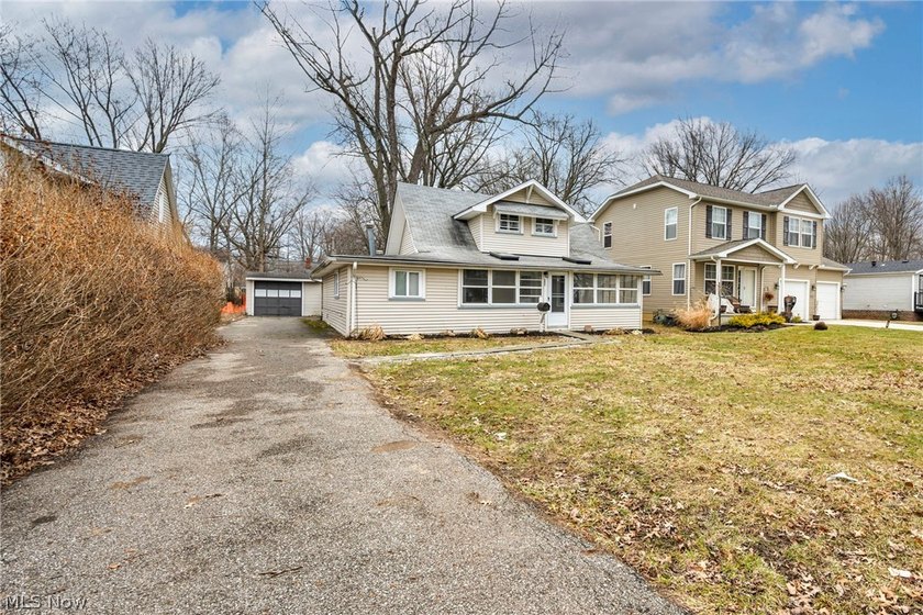Welcome to this beautifully updated 3-bedroom, 2-bathroom home - photo 4