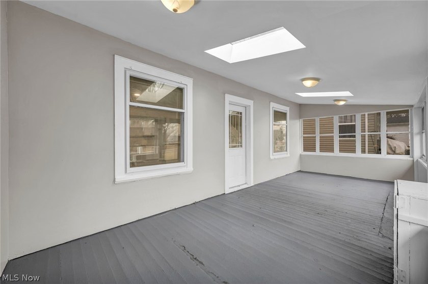 Welcome to this beautifully updated 3-bedroom, 2-bathroom home - photo 6