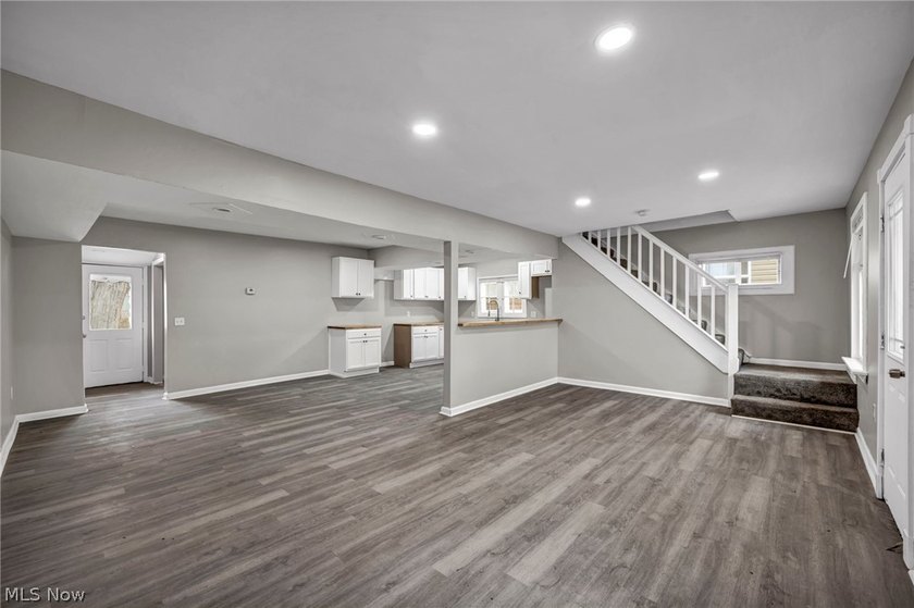 Welcome to this beautifully updated 3-bedroom, 2-bathroom home - photo 8