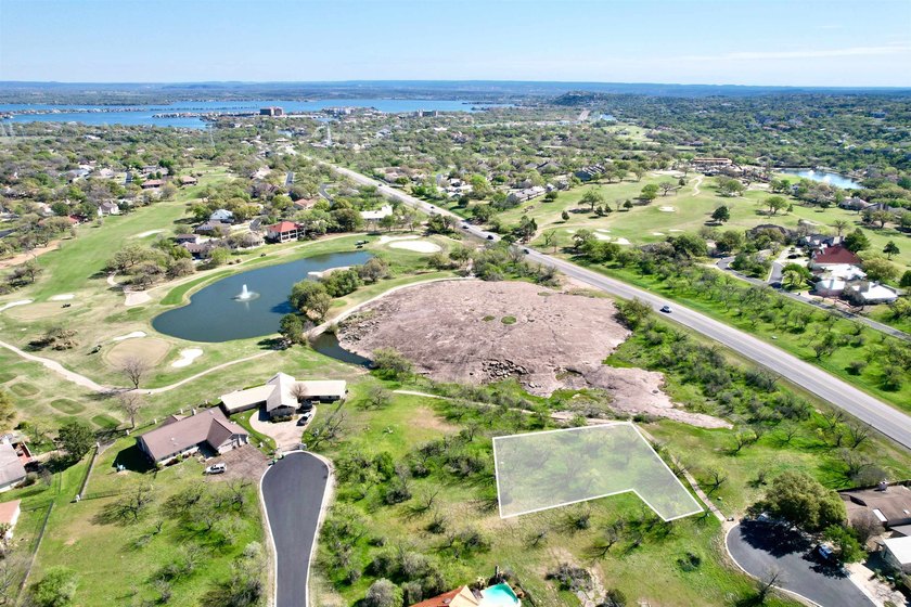 Beautiful green space lot that is part of the golf course green - photo 2