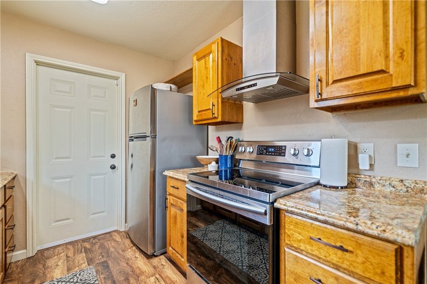 Single-story, updated, and move-in ready; 2309 Manitoba Dr - photo 8