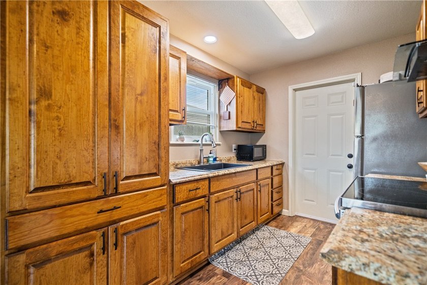 Single-story, updated, and move-in ready; 2309 Manitoba Dr - photo 9
