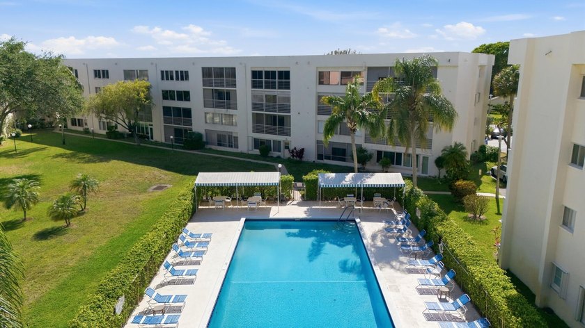 Step into a thoughtfully updated residence in the Grandview at - photo 24