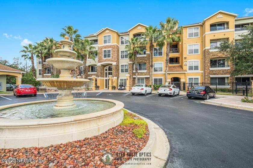 Low maintenance living in this beautifully updated 1 bedroom, 1 - photo 33