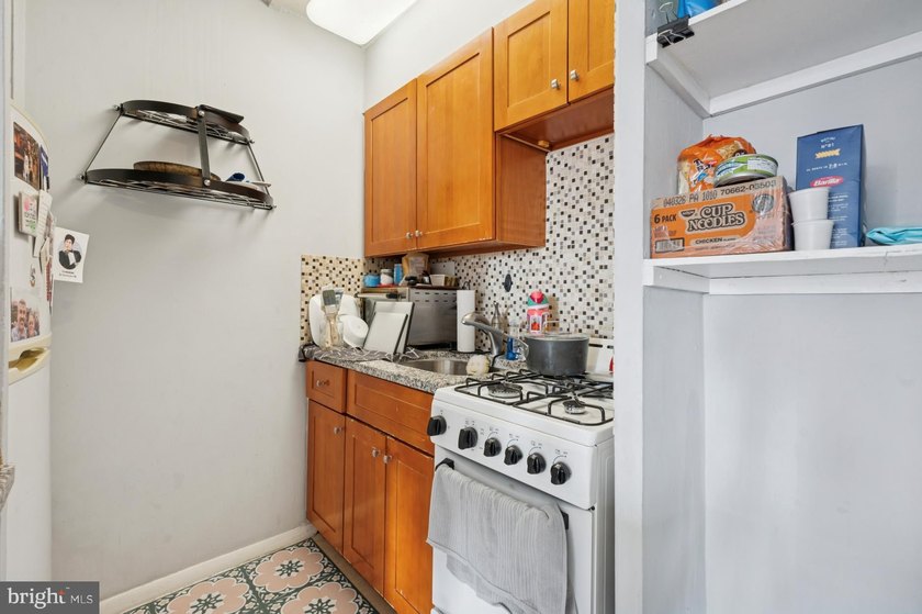 ALL UTILITIES INCLUDED in this beautiful one-bedroom, one-bath - photo 5