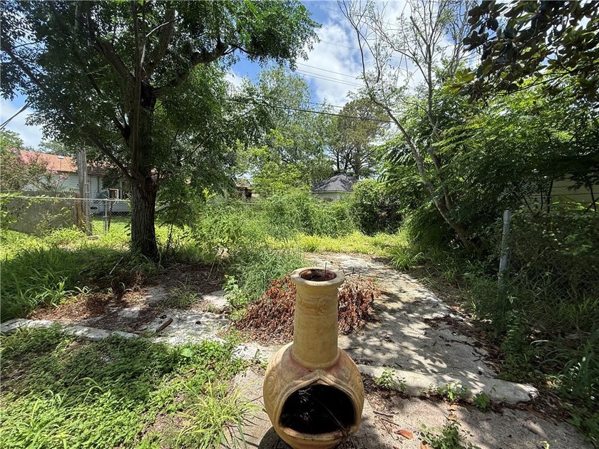 Occupied property on a month to month lease but can do an - photo 8