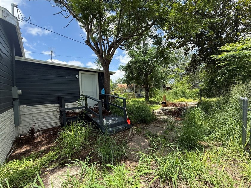 Occupied property on a month to month lease but can do an - photo 9