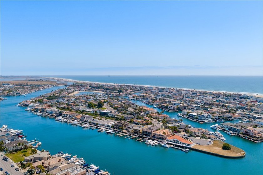 Situated upon the prestigious enclave of Gilbert Island within - photo 3