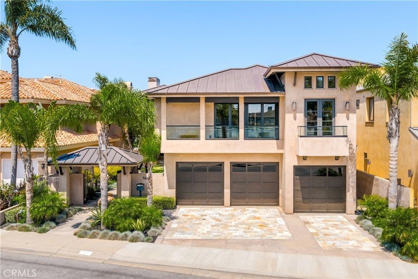 Situated upon the prestigious enclave of Gilbert Island within - photo 5