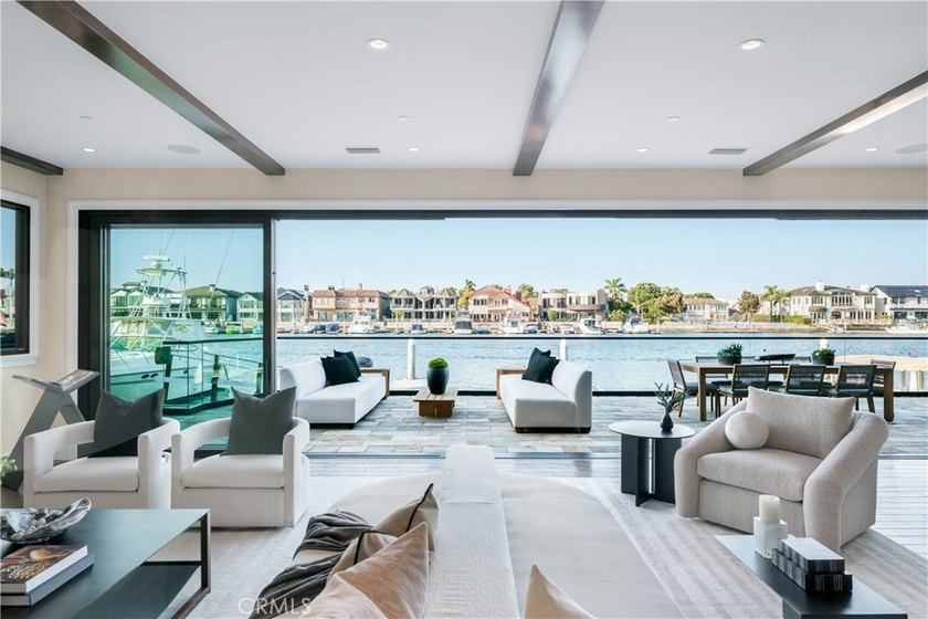 Situated upon the prestigious enclave of Gilbert Island within - photo 6