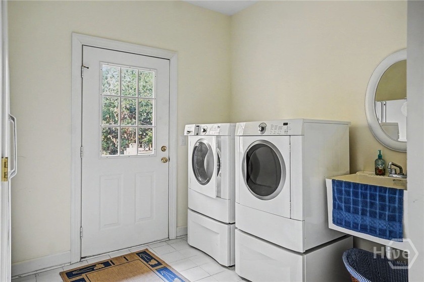 Wonderfully maintained 4-bedroom, 4.5 bath home on quiet - photo 20