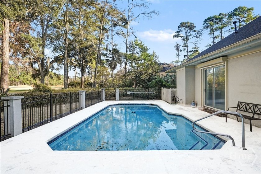 Wonderfully maintained 4-bedroom, 4.5 bath home on quiet - photo 35