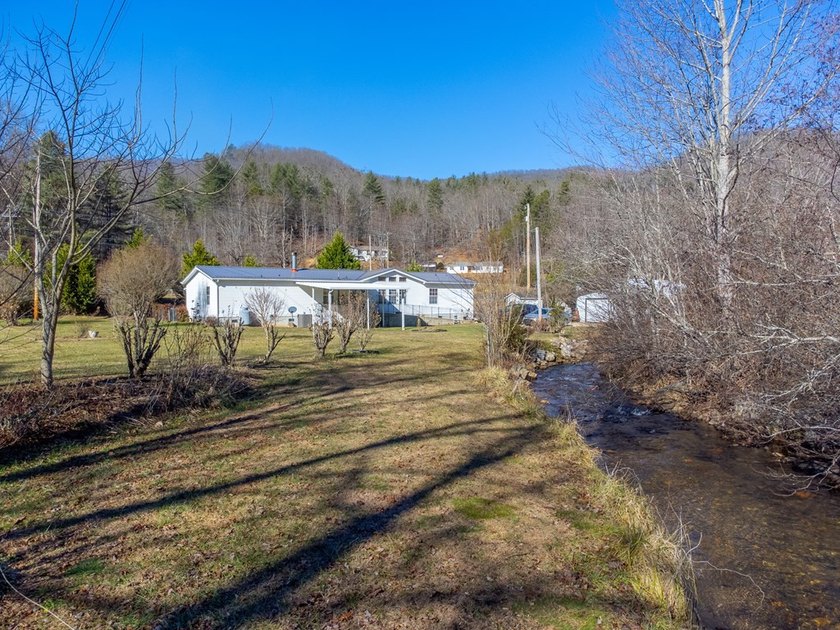 This spacious and beautifully updated 3 bedroom with a bonus - photo 43