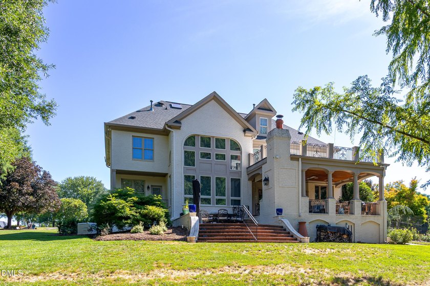 Classic elegance meets refined modern living in this exceptional - photo 4