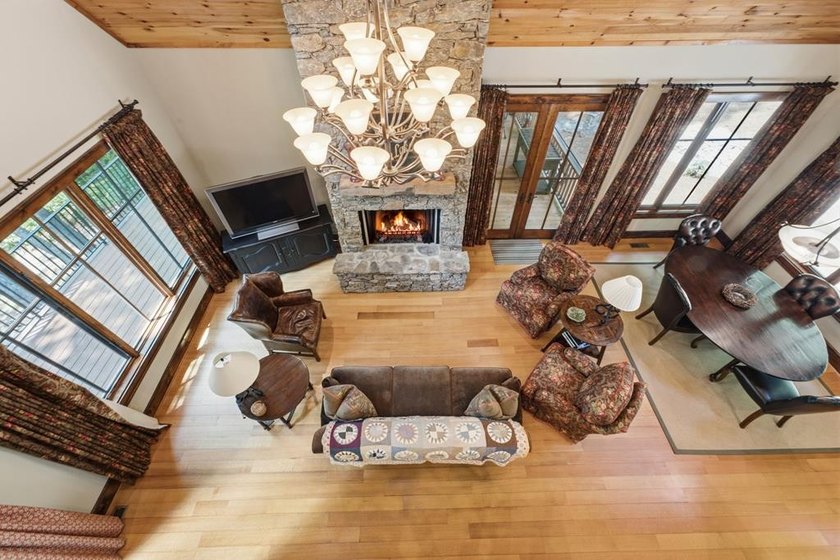 A classic mountain sanctuary nestled within the exclusive Bear - photo 12