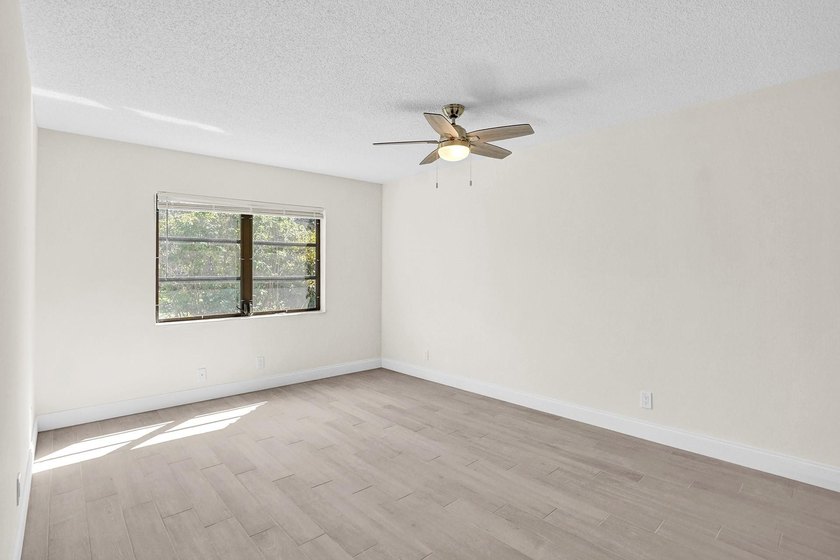 CALLING ALL INVESTORS !!! BRAND NEW renovated two bedrooms /two - photo 14