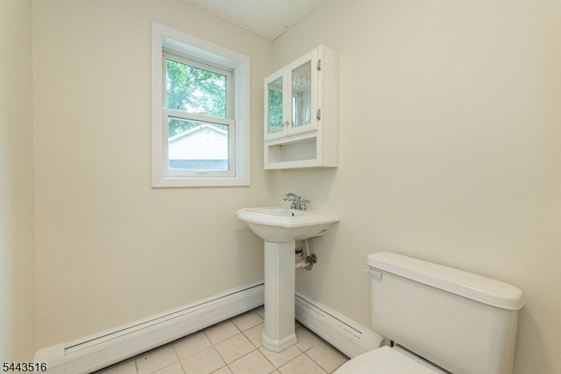 Move in ready opportunity! Refreshed and newly painted 4-bedroom - photo 15