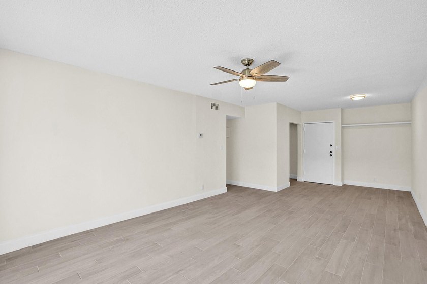 CALLING ALL INVESTORS !!! BRAND NEW renovated two bedrooms /two - photo 24